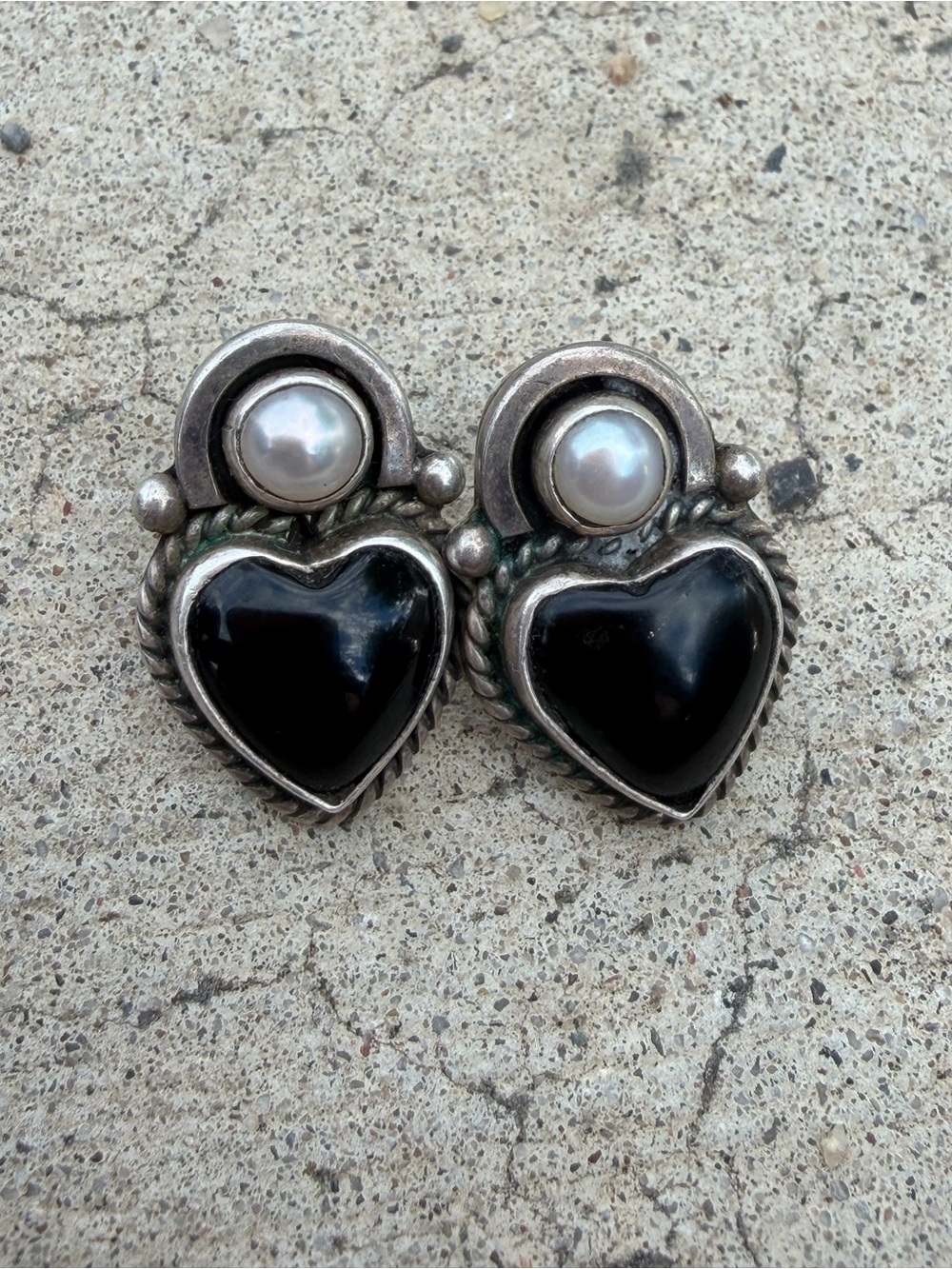 Vintage sterling silver Black onyx and pearl Heart Earrings